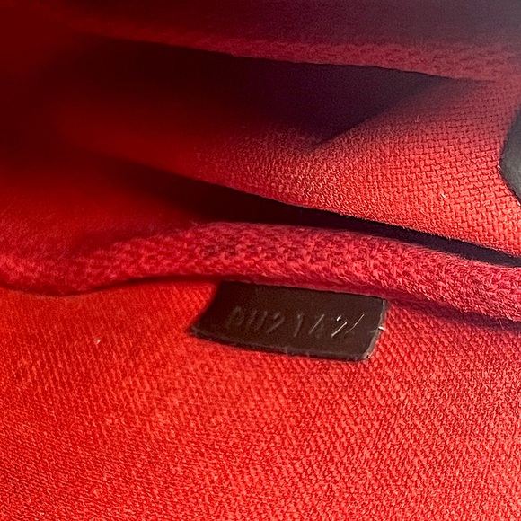 Louis Vuitton Eva Damier Ebene red interior - Picture 9 of 16